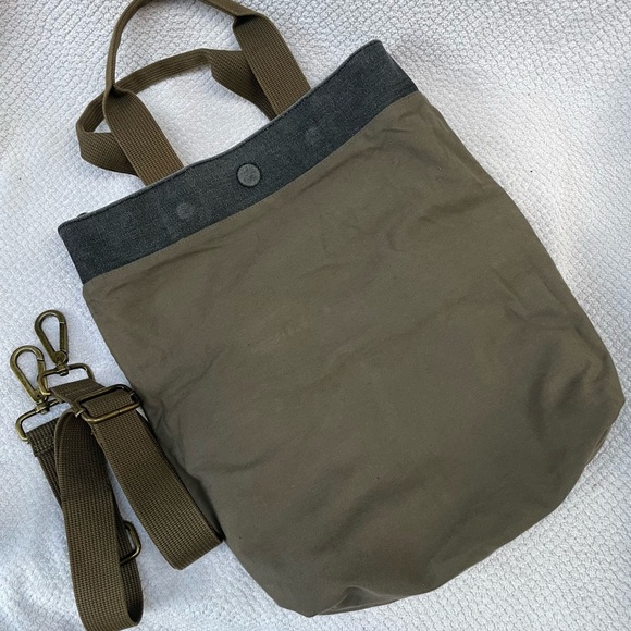 FEED 40 Canvas Olive Navy Tote - Picture 3 of 7